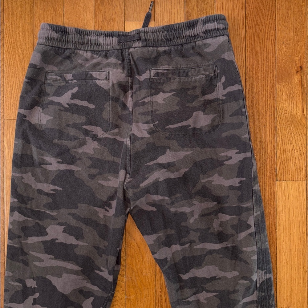 Athleta Farallon Jogger Camo Print Size 6 - Picture 7 of 7